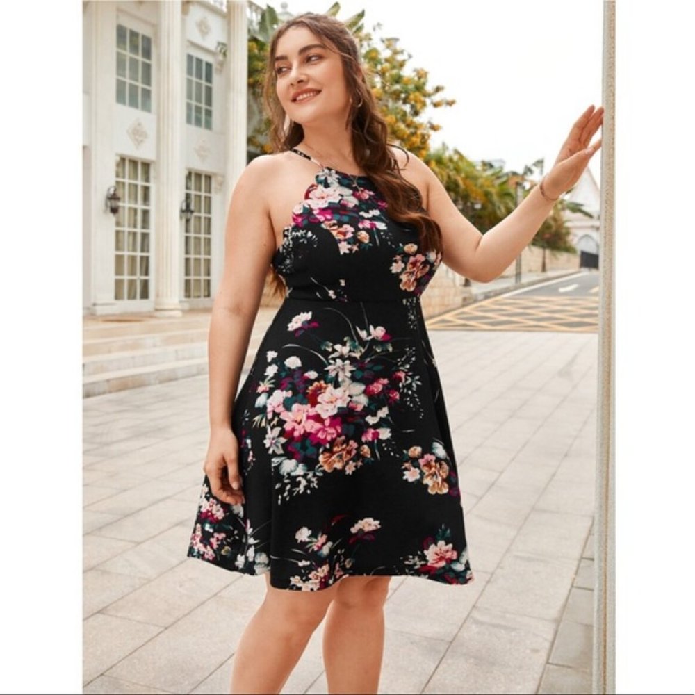 Plus Size Scallop Trim Floral Dress - Picture 2 of 5